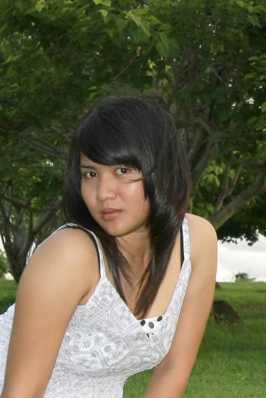 Download this Pretty Indonesian Girl... picture